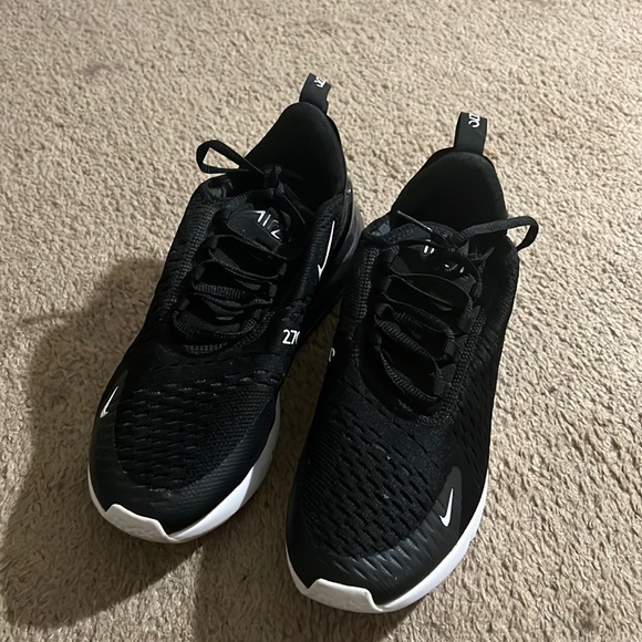 Nike Air 270! Men’s size 7.5 (9 women’s) barely worn! - Picture 2 of 6